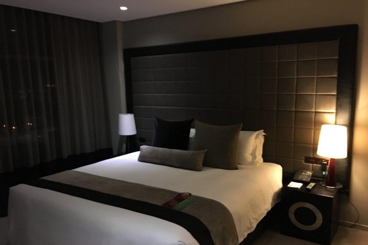 เฟรเซอร์สวีทส์ เพิร์ธ Aparthotel เพิร์ท ภายนอก รูปภาพ A bedroom at the hotel