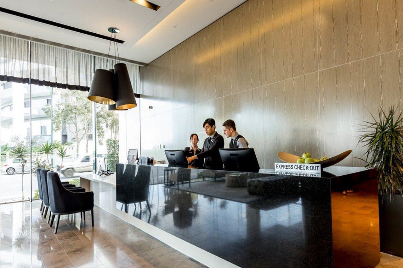 เฟรเซอร์สวีทส์ เพิร์ธ Aparthotel เพิร์ท ภายนอก รูปภาพ Reception at the hotel