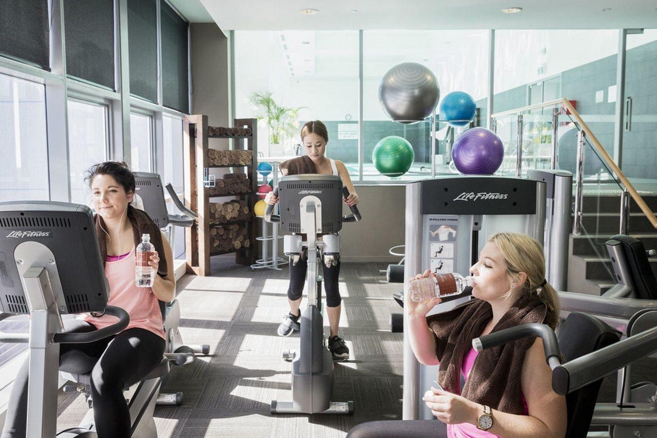 เฟรเซอร์สวีทส์ เพิร์ธ Aparthotel เพิร์ท ภายนอก รูปภาพ A Life Fitness gym