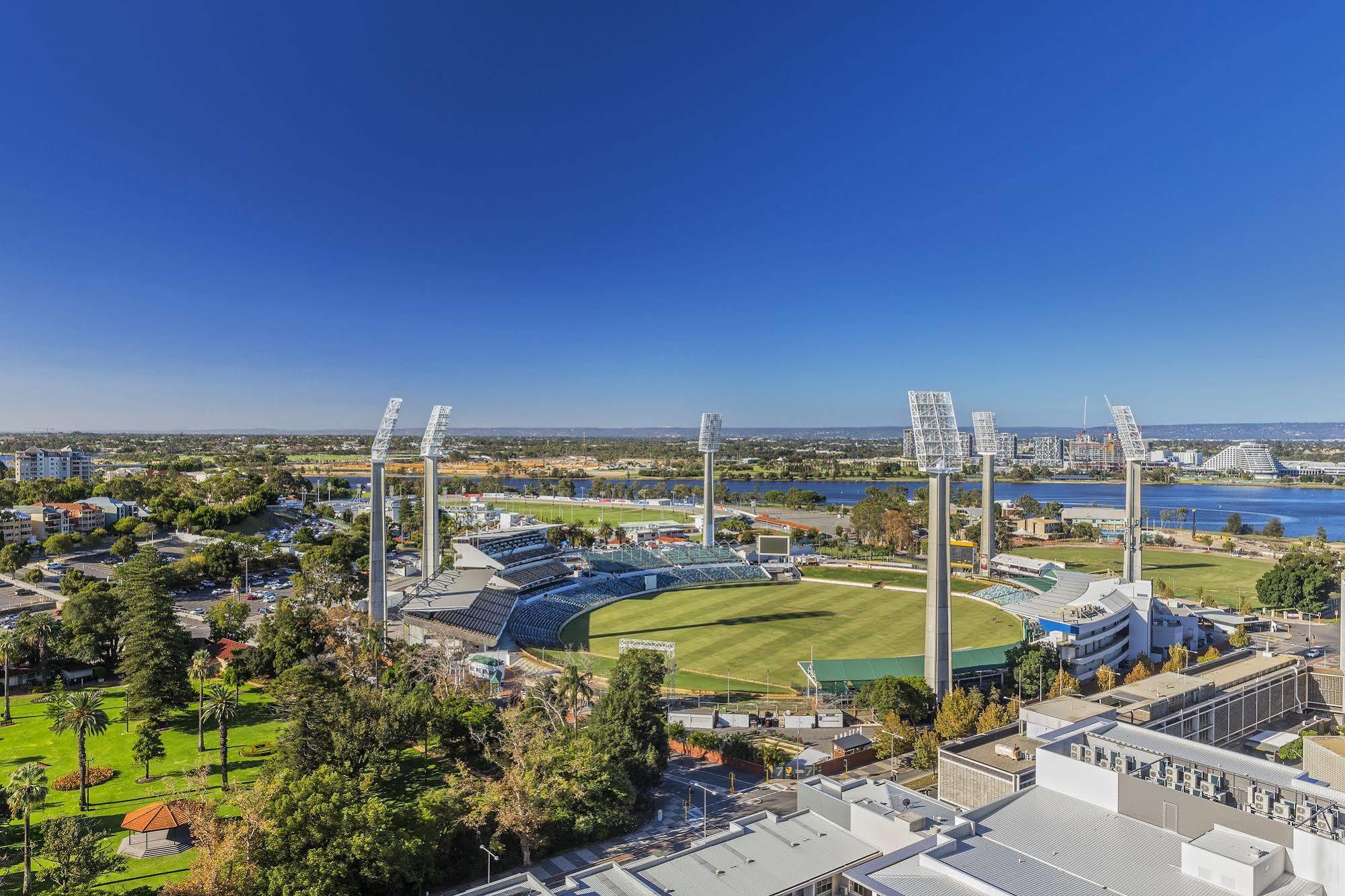 เฟรเซอร์สวีทส์ เพิร์ธ Aparthotel เพิร์ท ภายนอก รูปภาพ The Adelaide Oval, the home of the Adelaide Crows
