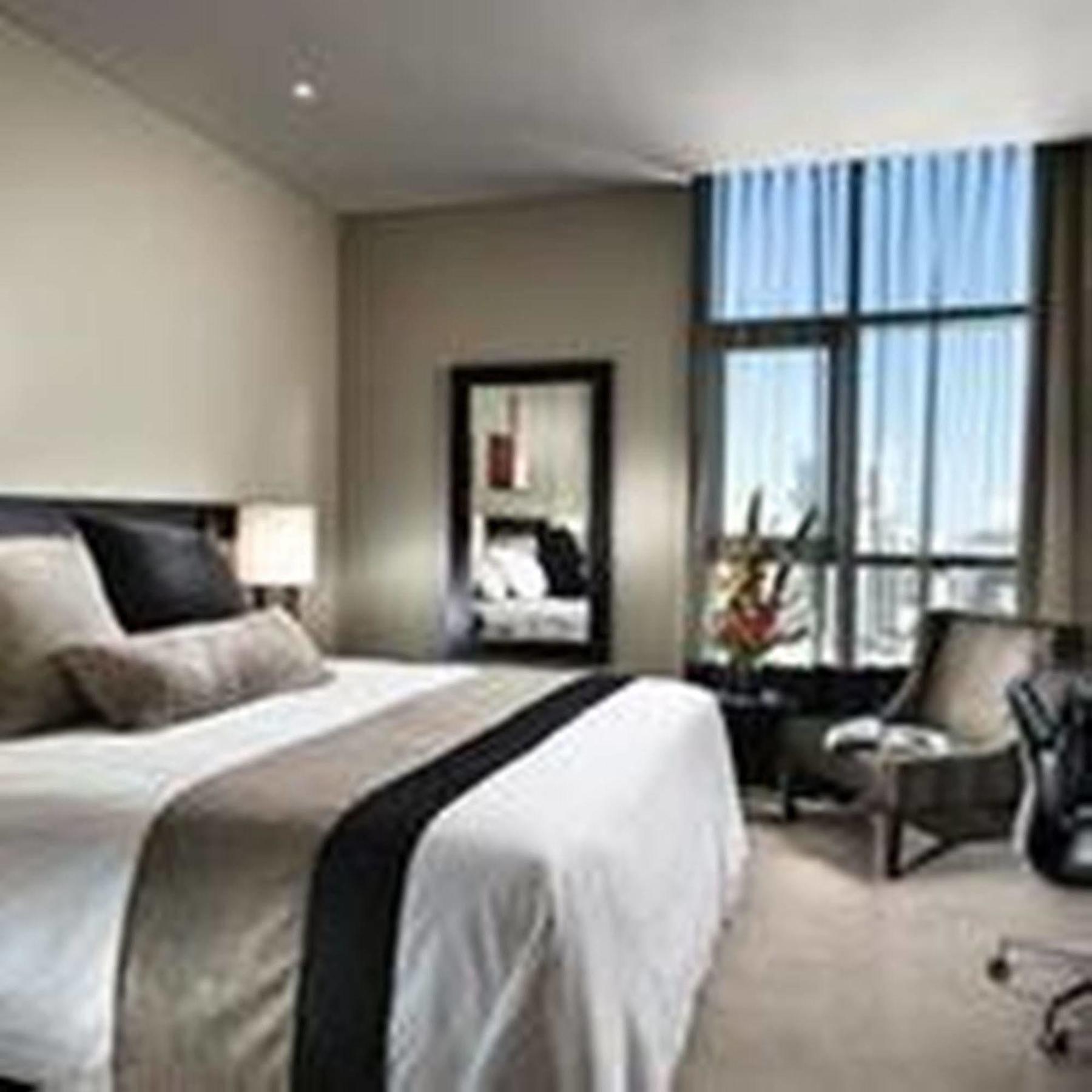 เฟรเซอร์สวีทส์ เพิร์ธ Aparthotel เพิร์ท ภายนอก รูปภาพ A bedroom at the Ritz-Carlton, Boston