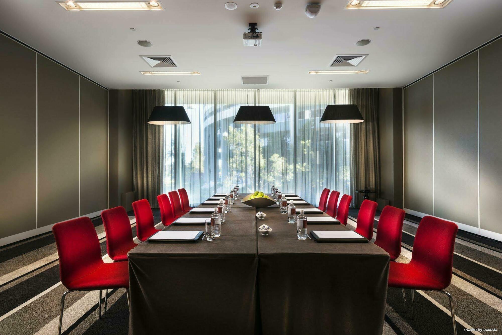 เฟรเซอร์สวีทส์ เพิร์ธ Aparthotel เพิร์ท ภายนอก รูปภาพ Meeting room