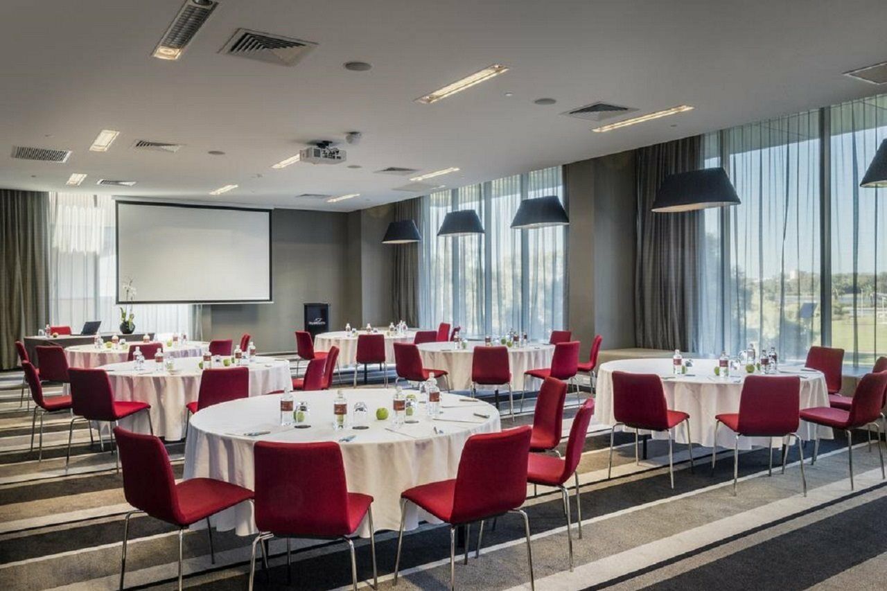 เฟรเซอร์สวีทส์ เพิร์ธ Aparthotel เพิร์ท ภายนอก รูปภาพ Meeting room