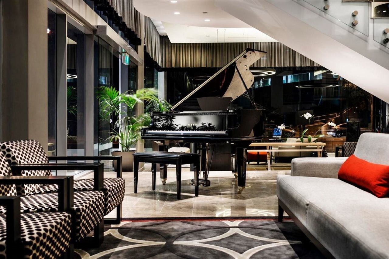 เฟรเซอร์สวีทส์ เพิร์ธ Aparthotel เพิร์ท ภายนอก รูปภาพ The lobby of the hotel