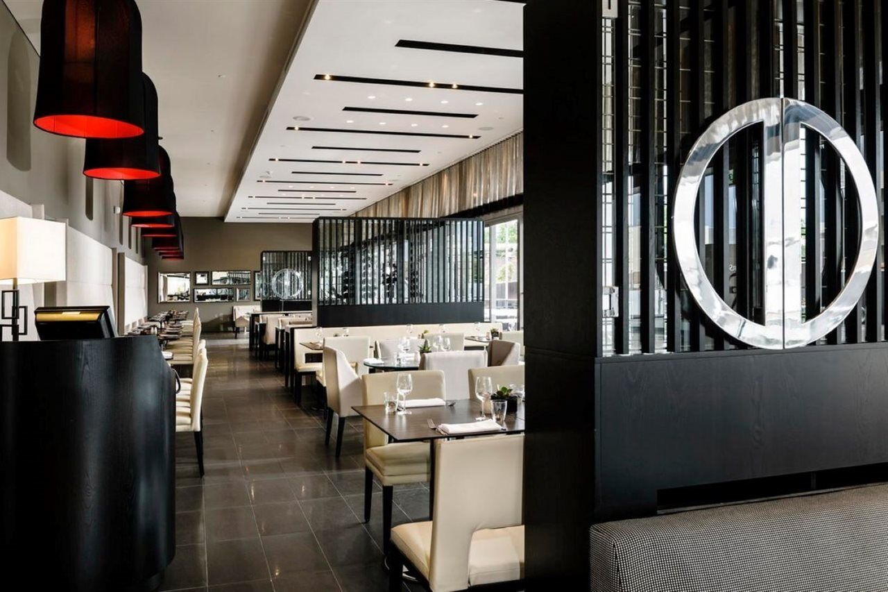 เฟรเซอร์สวีทส์ เพิร์ธ Aparthotel เพิร์ท ภายนอก รูปภาพ Interior of the restaurant