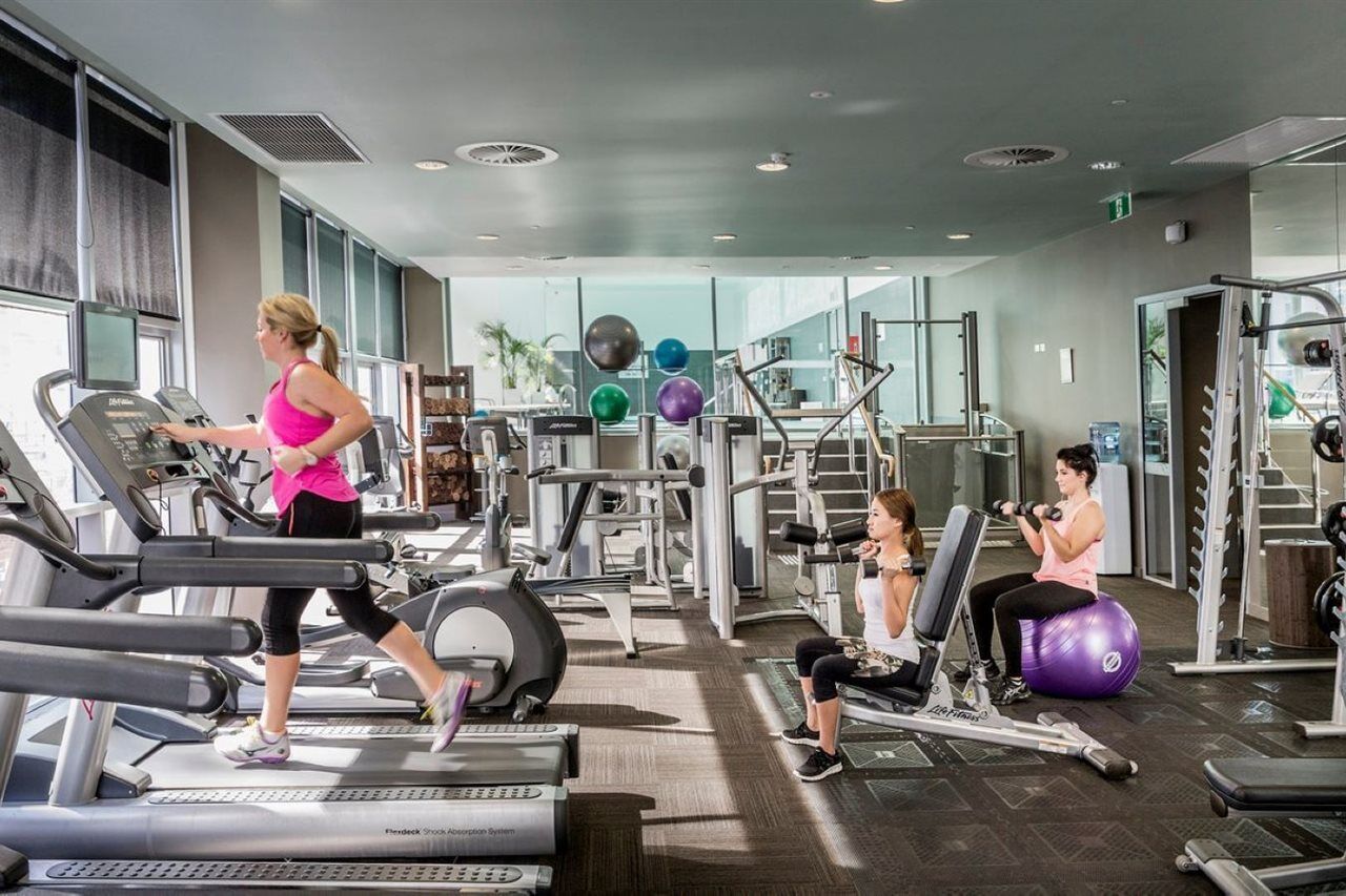 เฟรเซอร์สวีทส์ เพิร์ธ Aparthotel เพิร์ท ภายนอก รูปภาพ The gym at the hotel